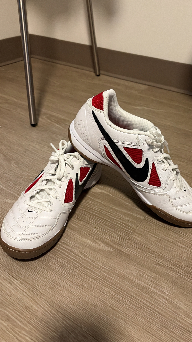 Nike Gato Men's Indoor Soccer Shoes White Red Black Gum Size 11 IB8509-100